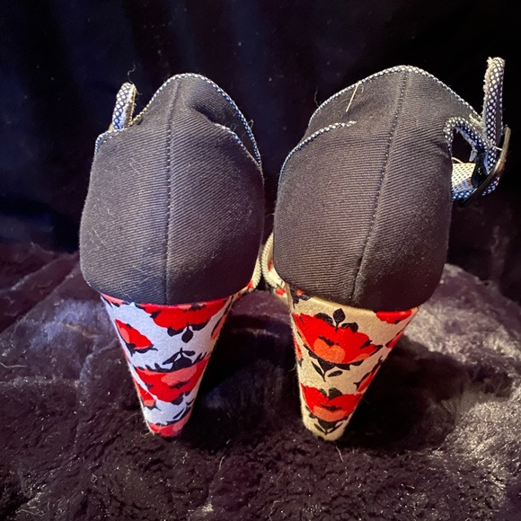 Ruby Shoo Floral Wedges, size 10 - Picture 4 of 6